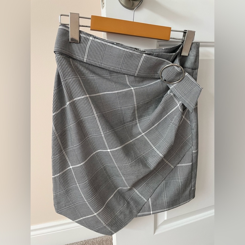 Multiple skirts - Picture 8 of 8